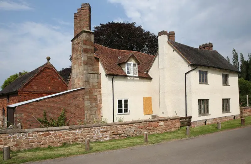 Heritage property at Colliers Oak with newly installed traditional-style timber casement windows by Gowercroft, set within a white rendered exterior and red tiled roof.