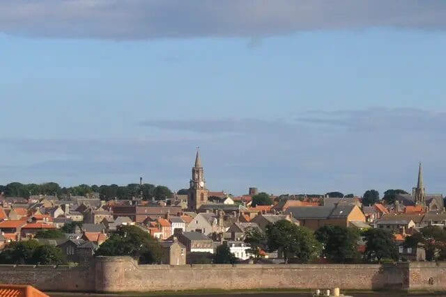 Photo of conservation area Berwick on Tweed showing the Elizabethan wall