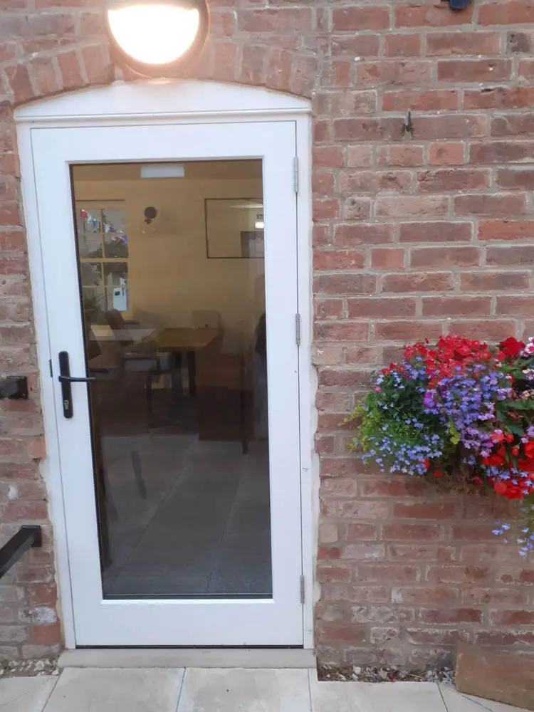 alt="Canal Side Cottages: tight shot from the side showing melbourne door"