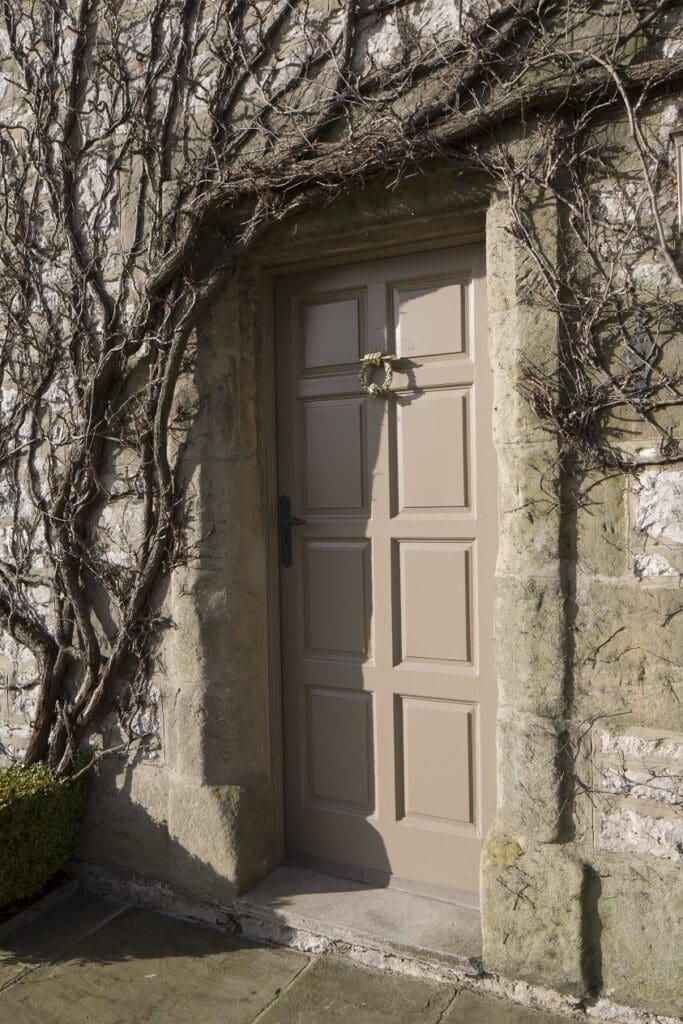 Churchill single door 